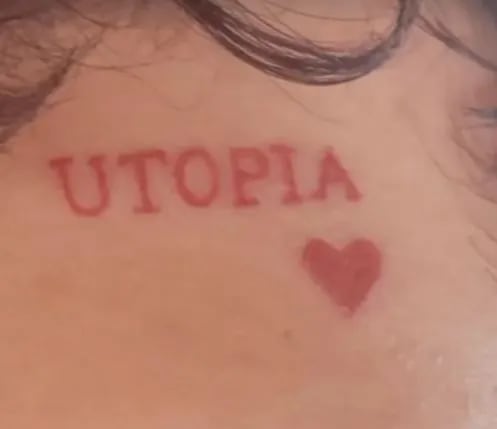 Los 4 tatuajes de Christian Nodal sobre Belinda