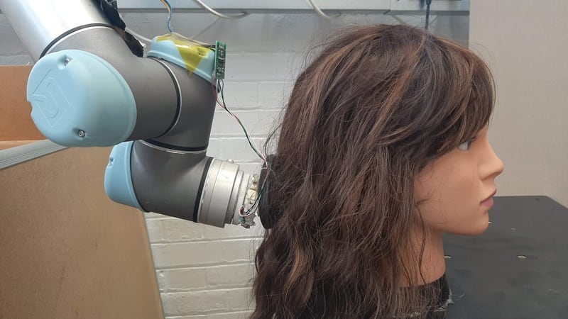Crean robot para peinar y desenredar el cabello