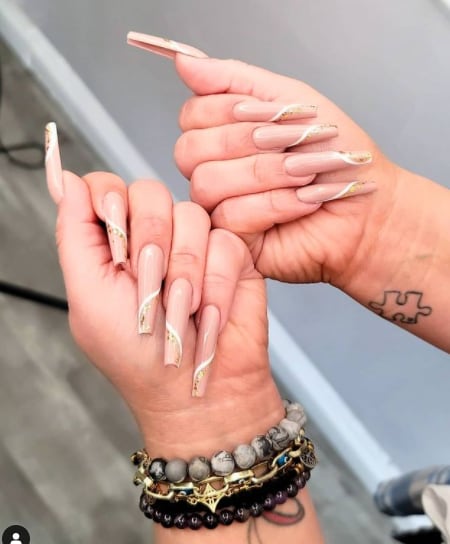 Uñas de Chiquis Rivera.