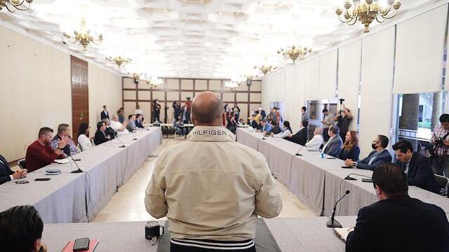 Enrique Alfaro Ramírez. A las 19:00 horas cesarán actividades no esenciales.