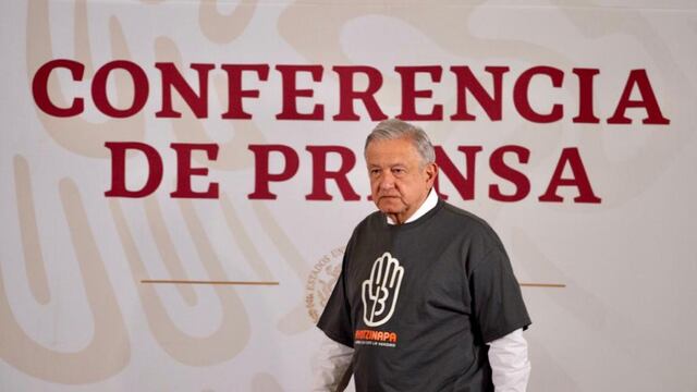 El presidente portó una playera entregada por familiares de los desaparecidos