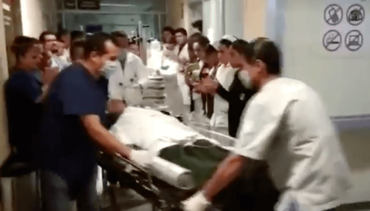 Personal del Hospital General del IMSS del estado de Zacatecas le dio una ovación al paciente.
