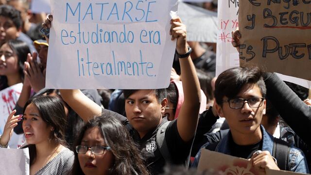 Manifestación por el asesinato de los estudiantes