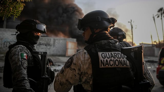 Un fuerte incendio consumió una recicladora de plástico y cartón en Tijuana
