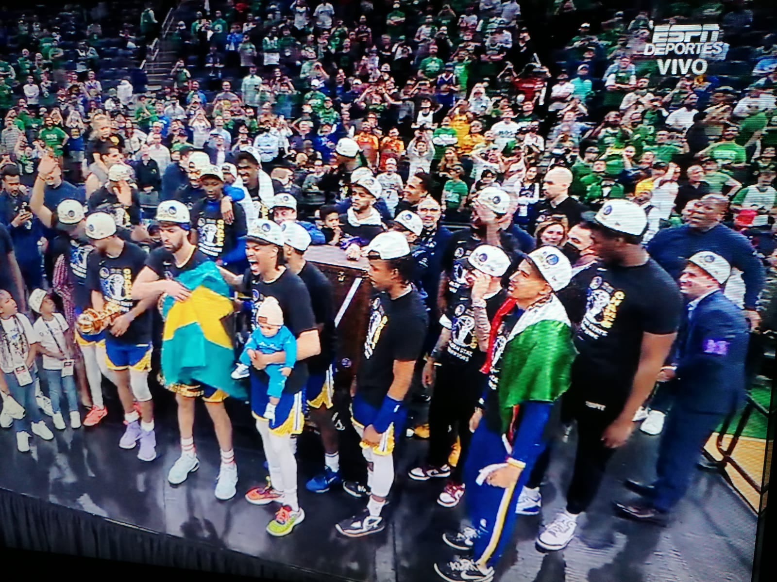 Juan Toscano se consagró campeón de la NBA con los Golden State Warriors.