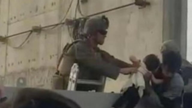 Entregan hijos a militares en Afganistán