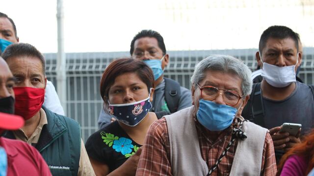 Personas buscan empleo