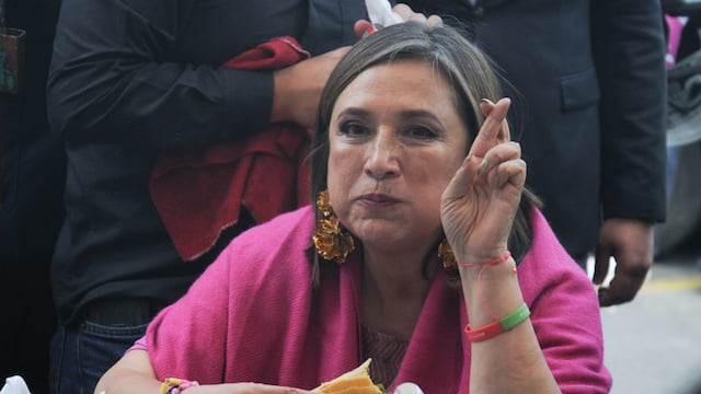 Luego de participar en DiálogoX Ciudadanos, la representante del FAM rumbo a la presidencia, se detuvo a comer unos tacos