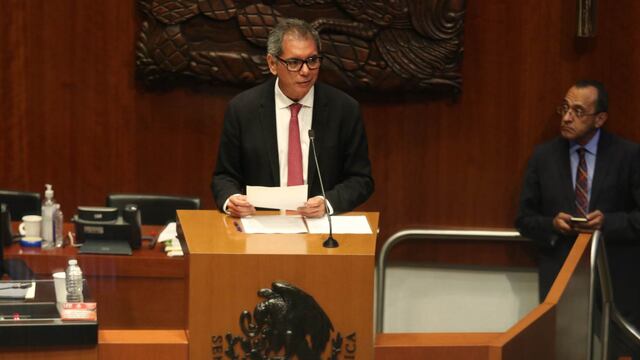 Édgar Amador, secretario de Hacienda, durante su comparecencia en el Senado