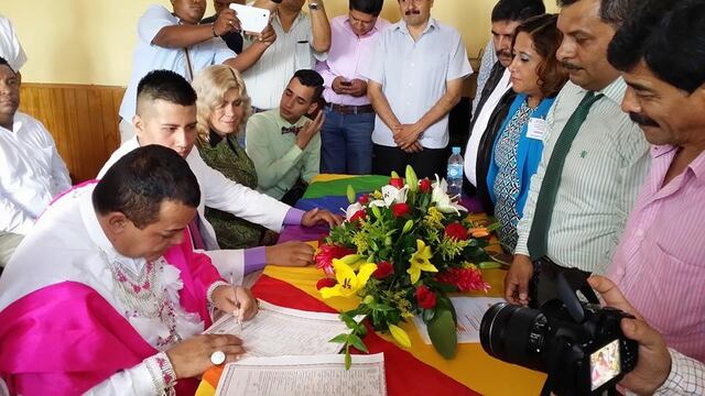 Manuel Castillo Jaimes y Juan Francisco Ramírez Avedaño durante el enlace