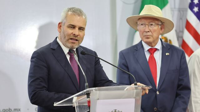 Ken Salazar y Alfredo Ramírez Bedolla