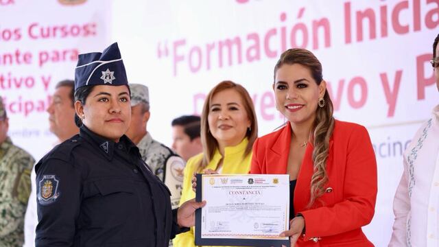 Evelyn Salgado celebra egreso de policías de la UNIPOL