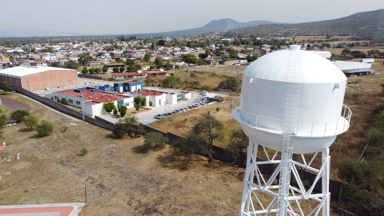 Diego Sinhue Rodríguez impulsó obras sociales en Santiago Maravatío, Guanajuato