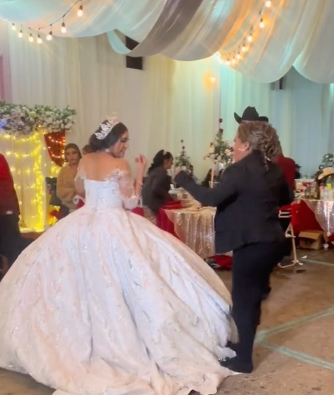 Tía pisa vestido de novia