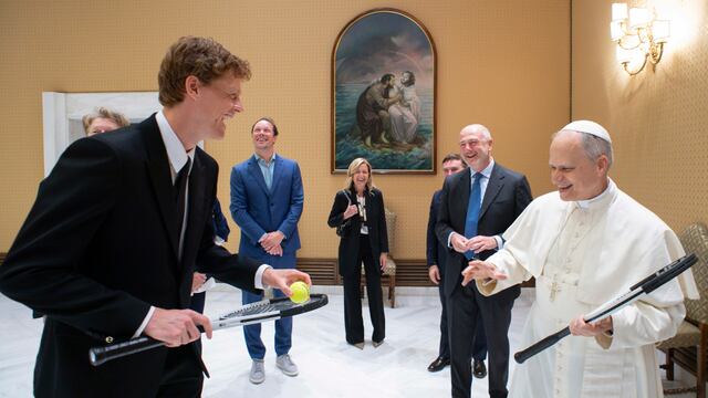 Jannik Sinner con el Papa León XIV en el Vaticano.