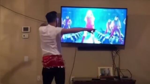 Fan bailando durante el Super Bowl LIV