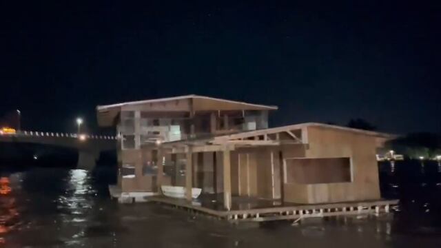 El restaurante El Atracadero es arrastrado desde Tuxpan hasta Alvarado, Veracruz por las fuertes lluvias