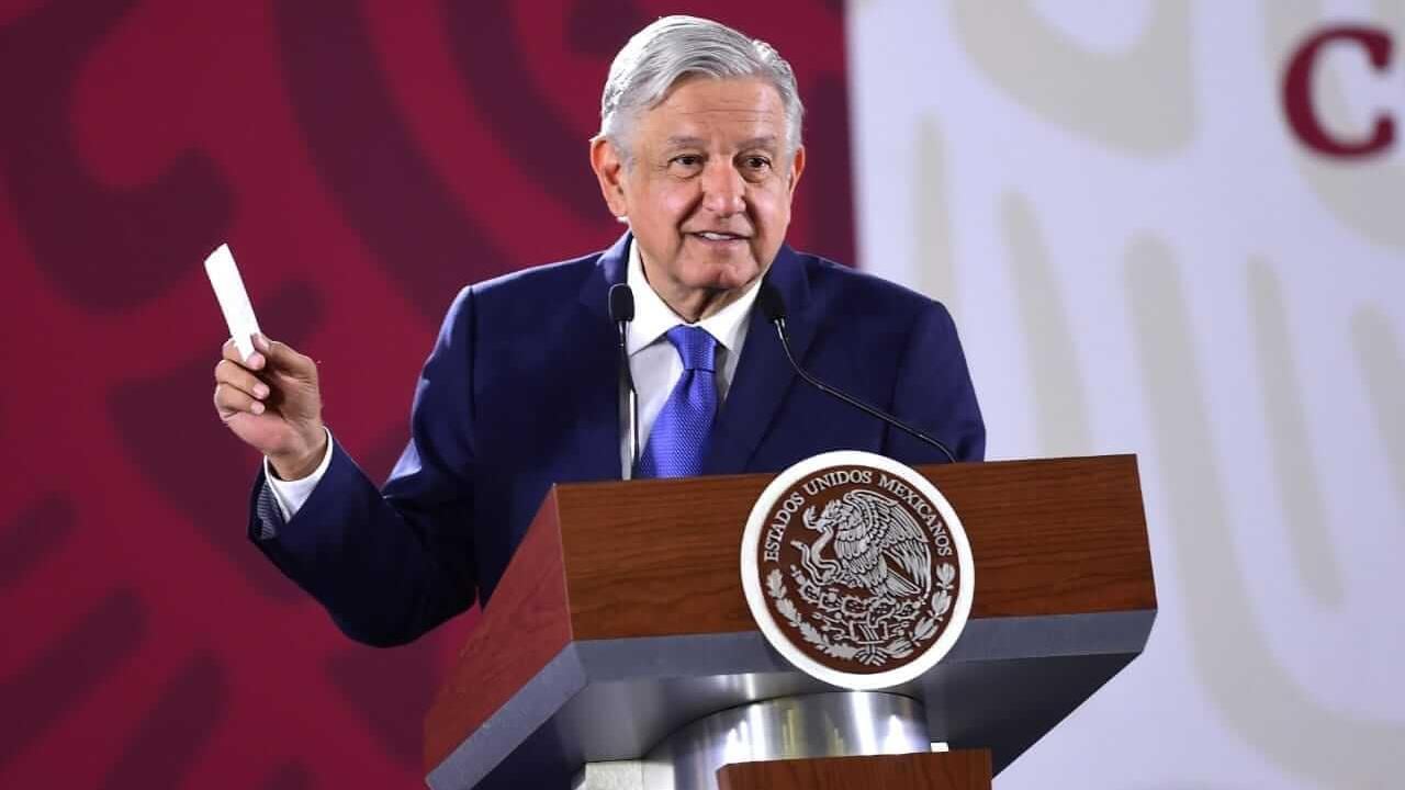 FMI baja pronósticos para México; AMLO mantiene previsión del 2%