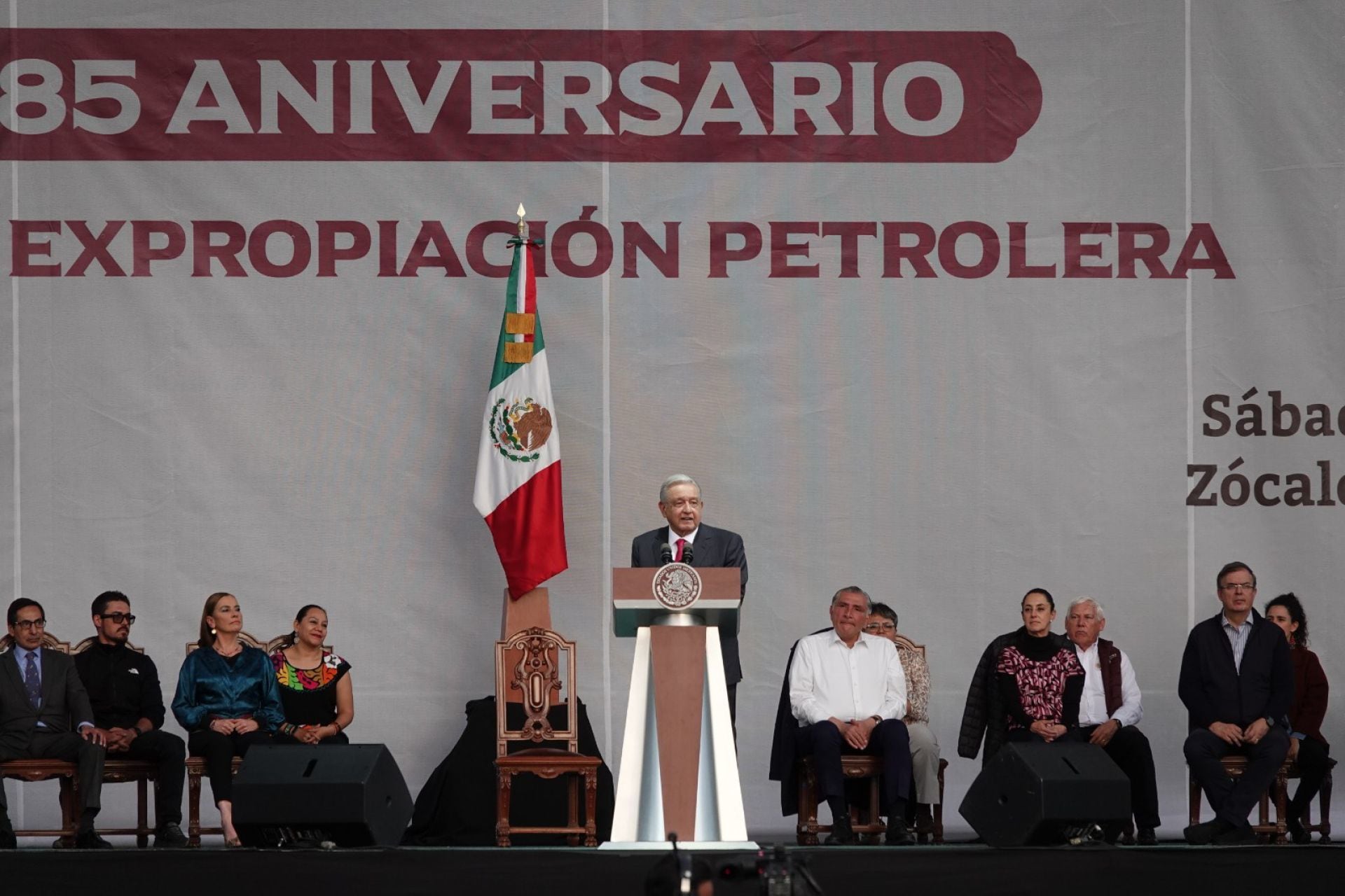 Andrés Manuel López Obrador, presidente de México, encabezó la celebración del 85 Aniversario de la Expropiación Petrolera, realizada en el Zócalo capitalino