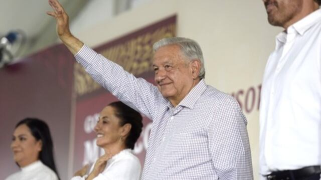 AMLO anuncia en Querétaro nuevo programa de visitas médicas a personas adultas mayores