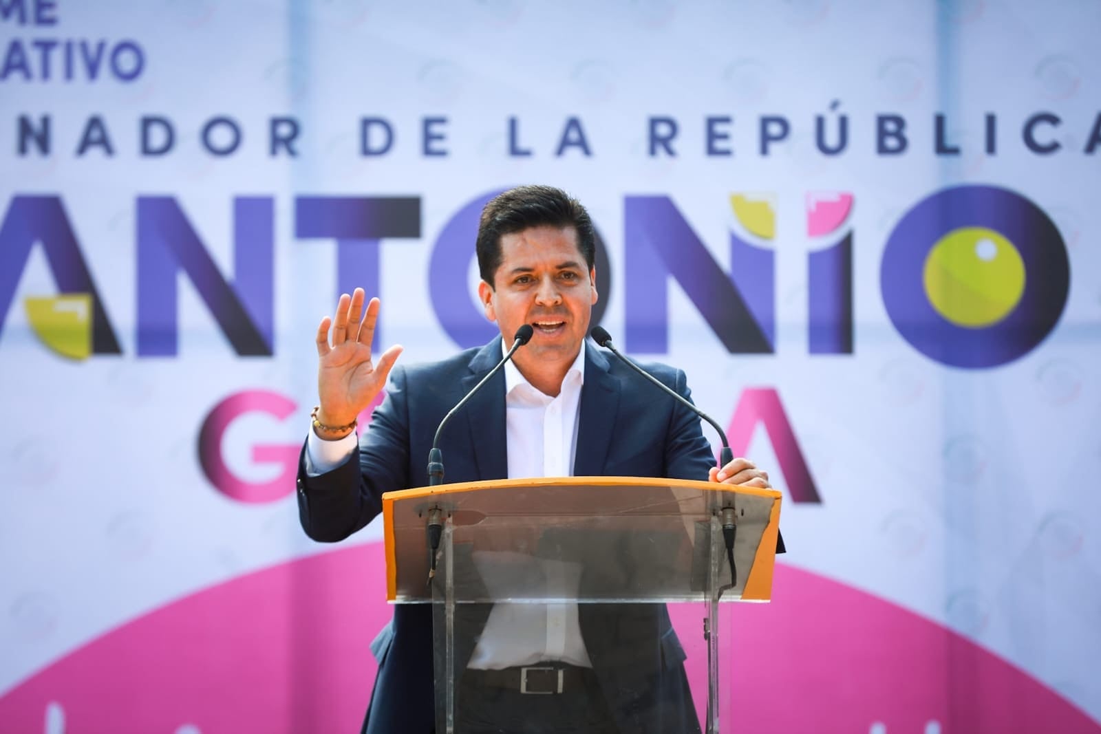 Antonio García, hermano de Silvano Aureoles