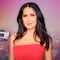 VIDEO: Salma Hayek baila en bikini y al ritmo de Bad Bunny para una nueva portada de revista