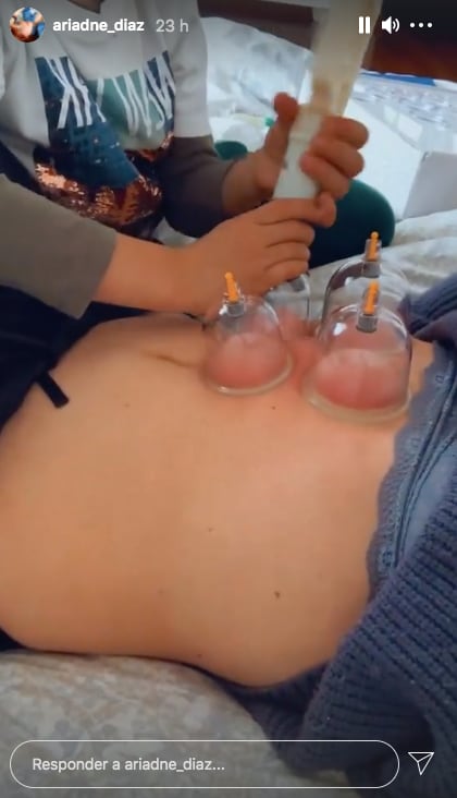 Diego le pone ventosas a su madre Ariadne Díaz