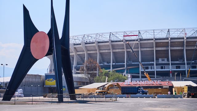 Dormir en el Estadio Banorte: Airbnb lanza experiencia con Hugo Sánchez rumbo al Mundial 2026.