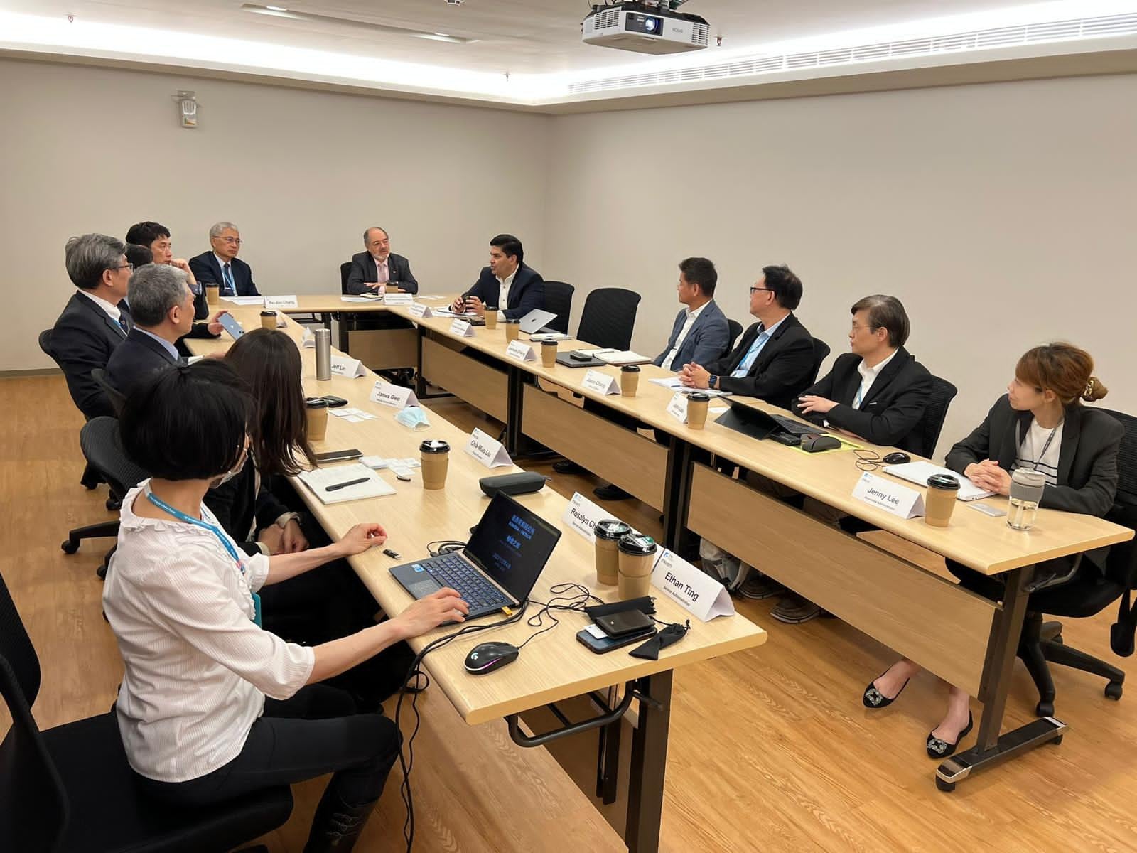 Alfonso Durazo muestra Plan Sonora en Taiwán.