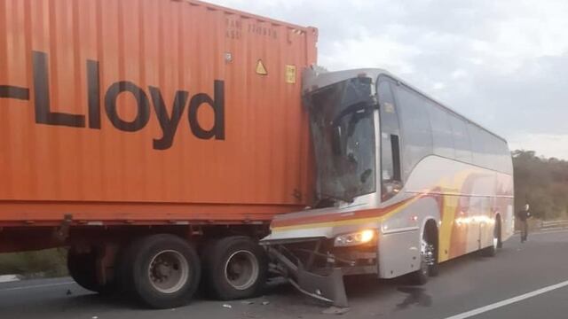¿Qué pasó en la autopista Siglo XXI? Choque de autobús y tráiler deja 28 heridos