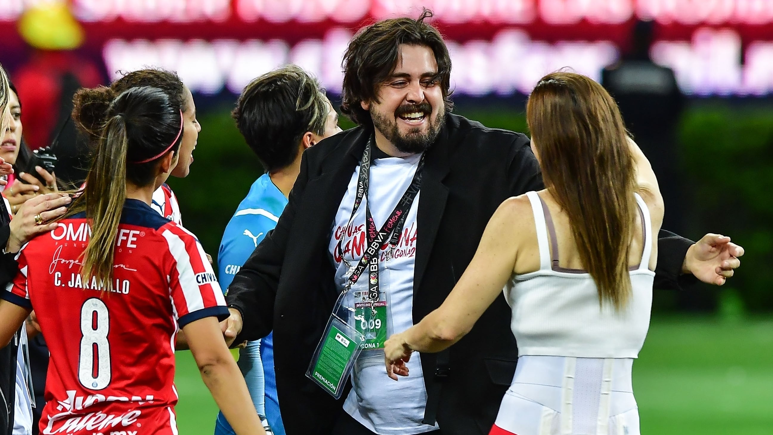 Amaury Vergara celebra título de Chivas Femenil