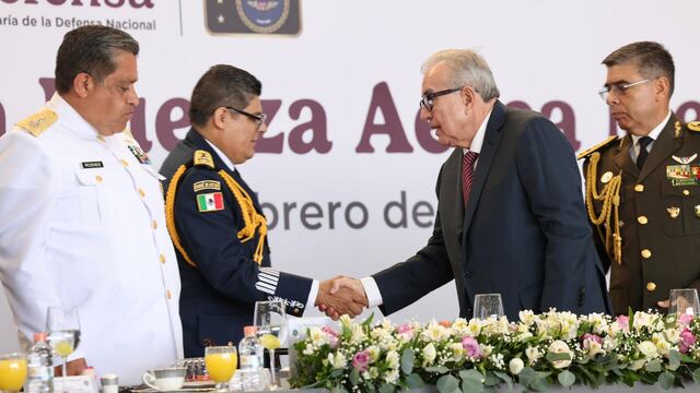 Rubén Rocha en el CX Aniversario de la Fuerza Aérea Mexicana