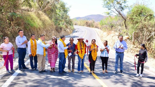 Evelyn Salgado inaugura obra en Mártir de Cuilapan