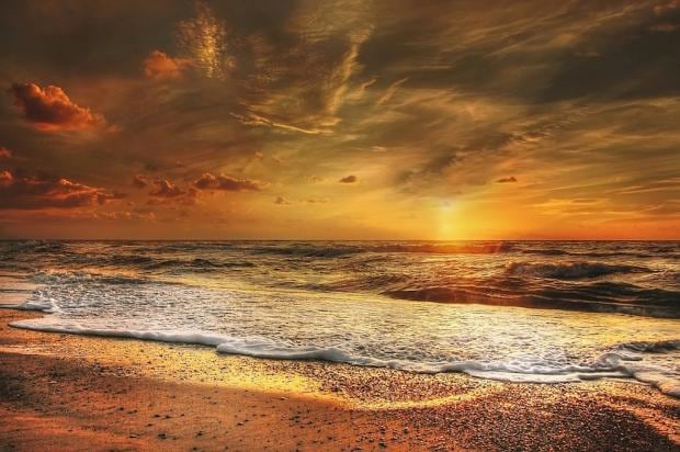 La arena se mete hasta en orificios que no sabías que tenías, las piedras son como alfileres y por si fuera poco, el sol o el frío de la noche no te permite continuar.