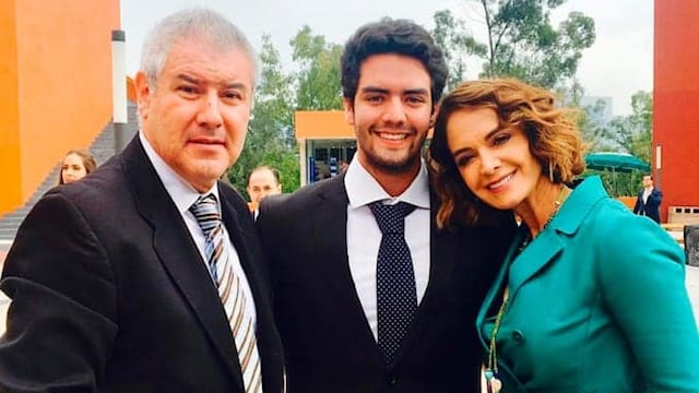 Simón Charaf Medina y Lupita Jones junto al hijo de ambos
