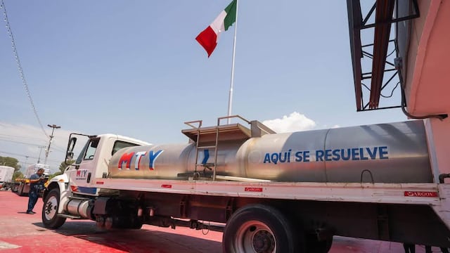 Monterrey entregó pipas y garrafones para apoyar a familias afectadas por el desabasto de agua en García.