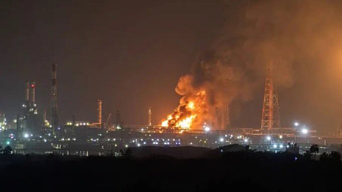 Explosión en refinería de Pemex en Salina Cruz deja seis heridos