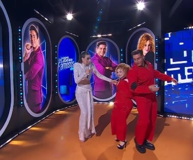 Brigitte Bozzo y Agustín Fernández con su traje de siamés en La Casa de los Famosos México 2024.