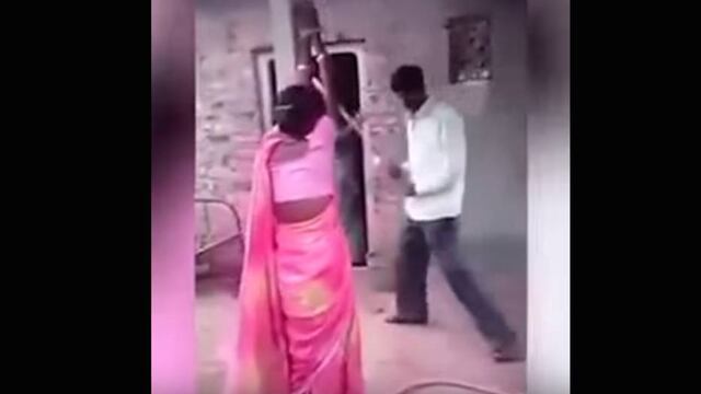 Así castigan en la India la infidelidad.