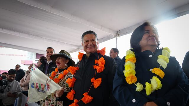 Julio Menchaca Salazar en la celebración del “Carnaval de Carnavales 2024”