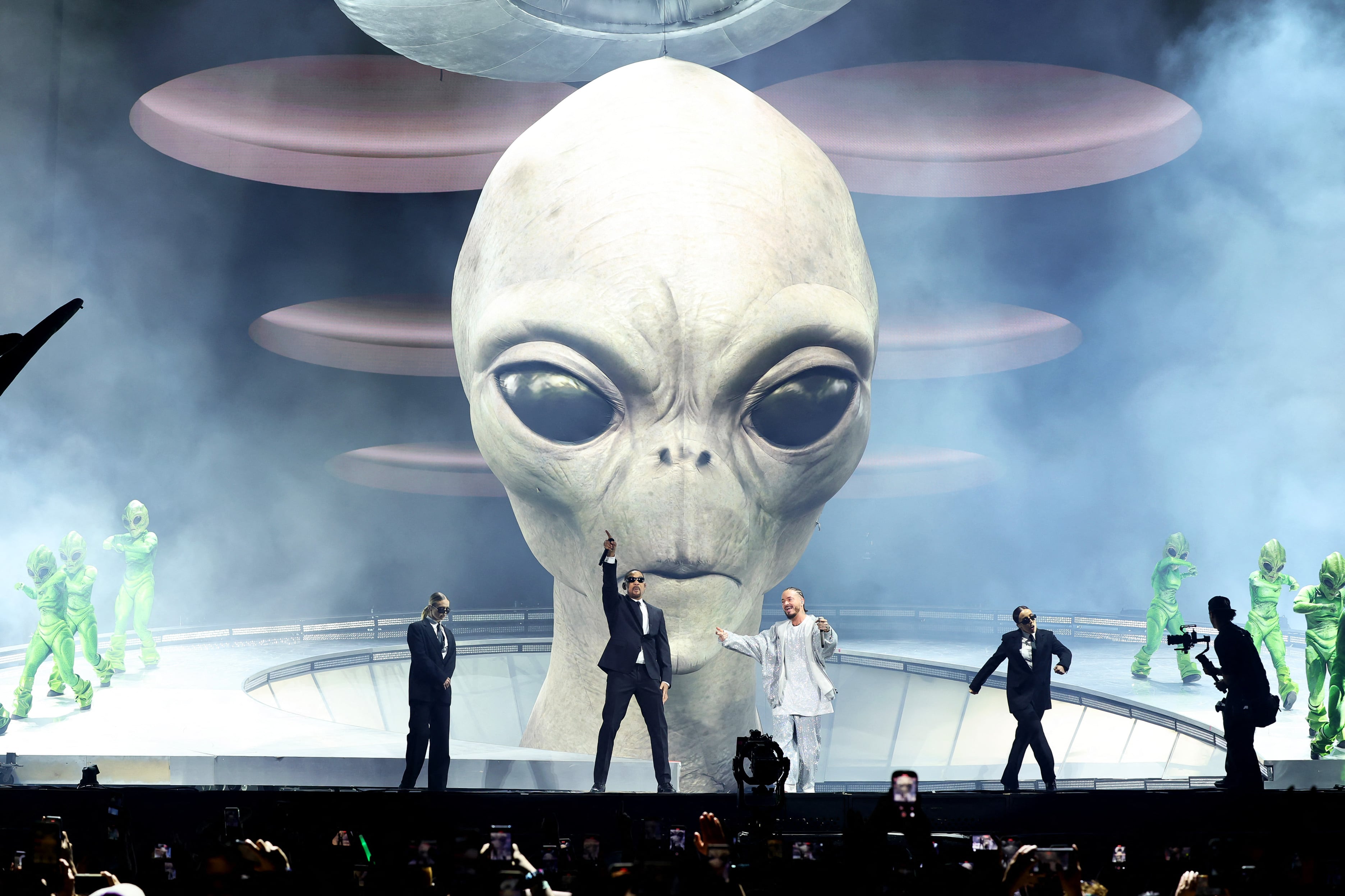 Will Smith y J Balvin en Coachella 2024