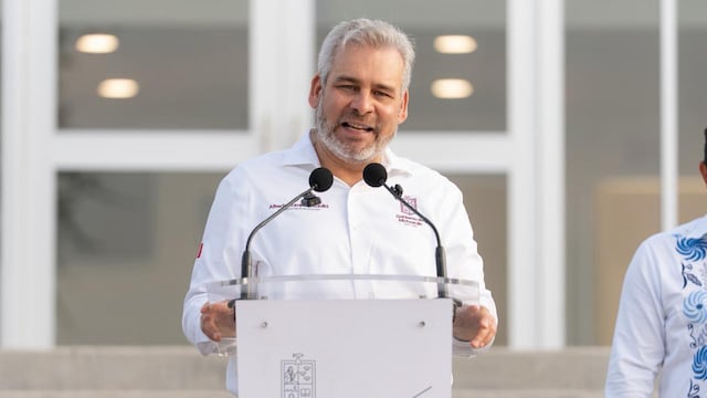 Alfredo Ramírez Bedolla inaugura hospital comunitario en Aquila, Michoacán.