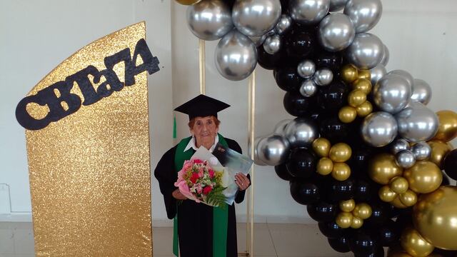 Abuelita de 84 años termina el bachillerato en Cadereyta, Nuevo León/Facebook