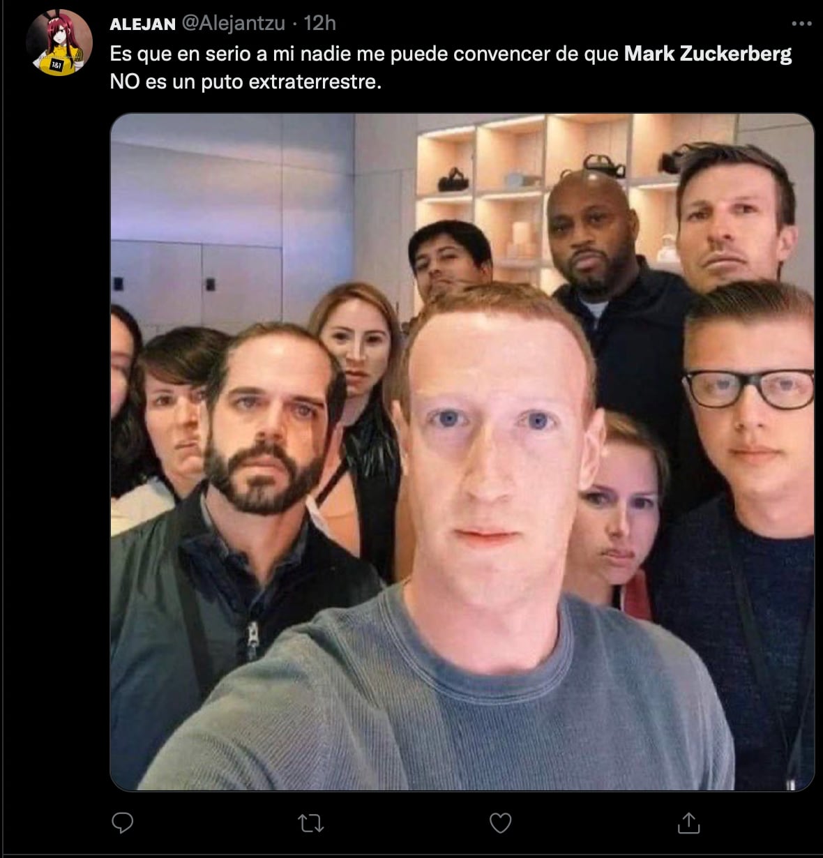 Mark Zuckerberg y su extraña selfie alimentan rumores de que es un extraterrestre