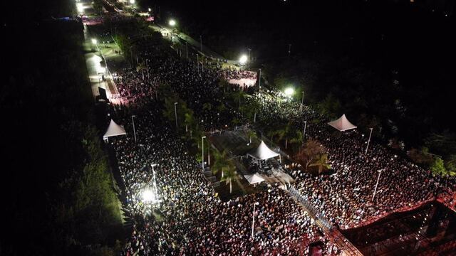 Concurrida la fiesta del Carnaval Cancún 2020.