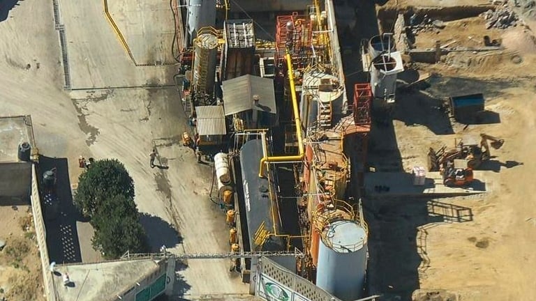 Aseguran 250 mil litros de huachicol en refinería clandestina de Perote, Veracruz