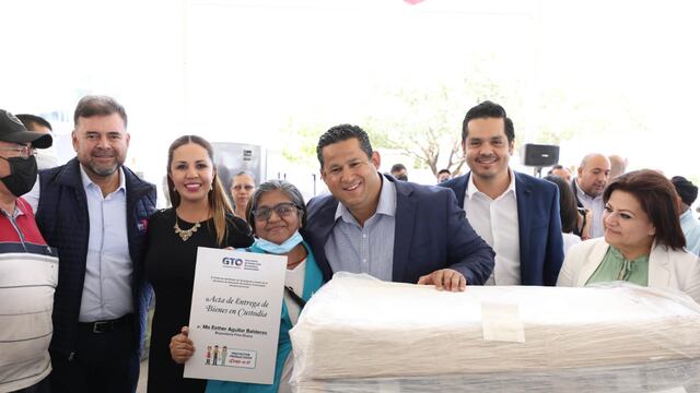 Diego Sinhue Rodríguez, gobernador de Guanajuato, entrega apoyos del Programa ‘Confío en ti’