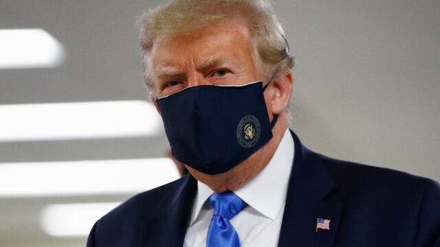 Trump. Cubrebocas públicos.