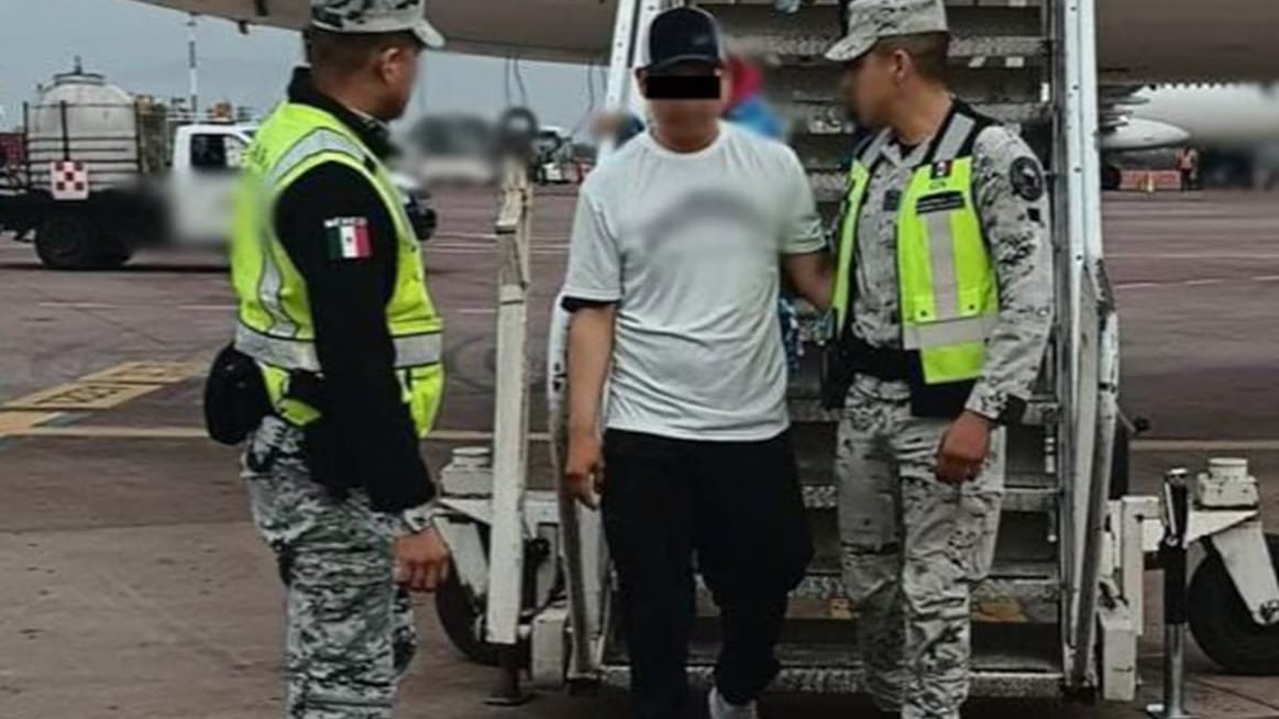 Volaris: Mario, hombre que intentó desviar vuelo, ya fue vinculado a proceso, pero le quitaron estos 2 cargos