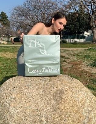 Mujer asexual celebra a los 25 años un ‘gender reveal’ tras ser operada para no tener hijos